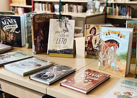 knihy v detskem oddeleni, knihovna jihlava